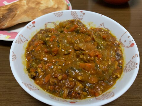 冷凍トマトで作る小松菜入りキーマカレー